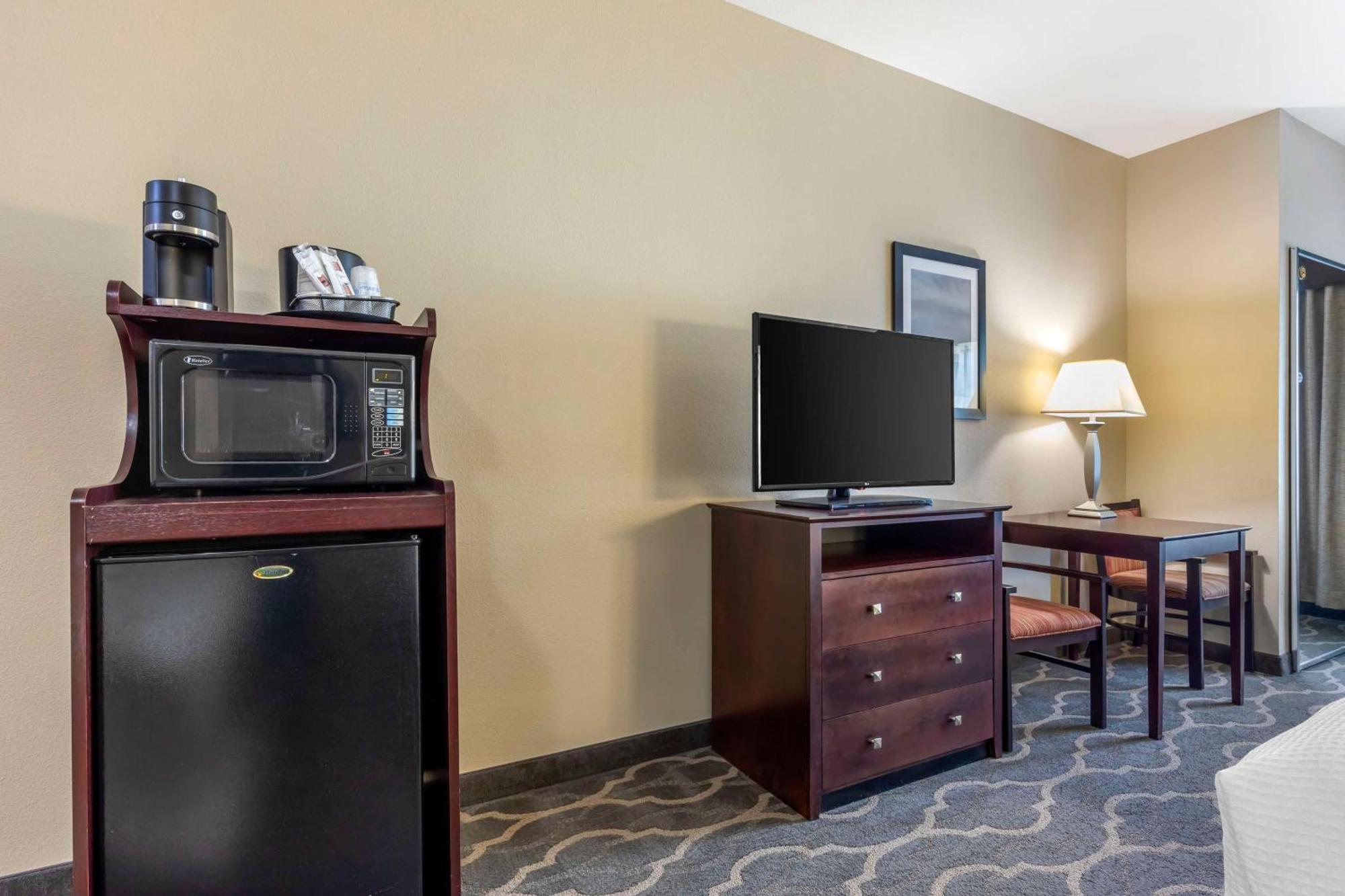 Best Western Plus Burleson Inn & Suites Экстерьер фото