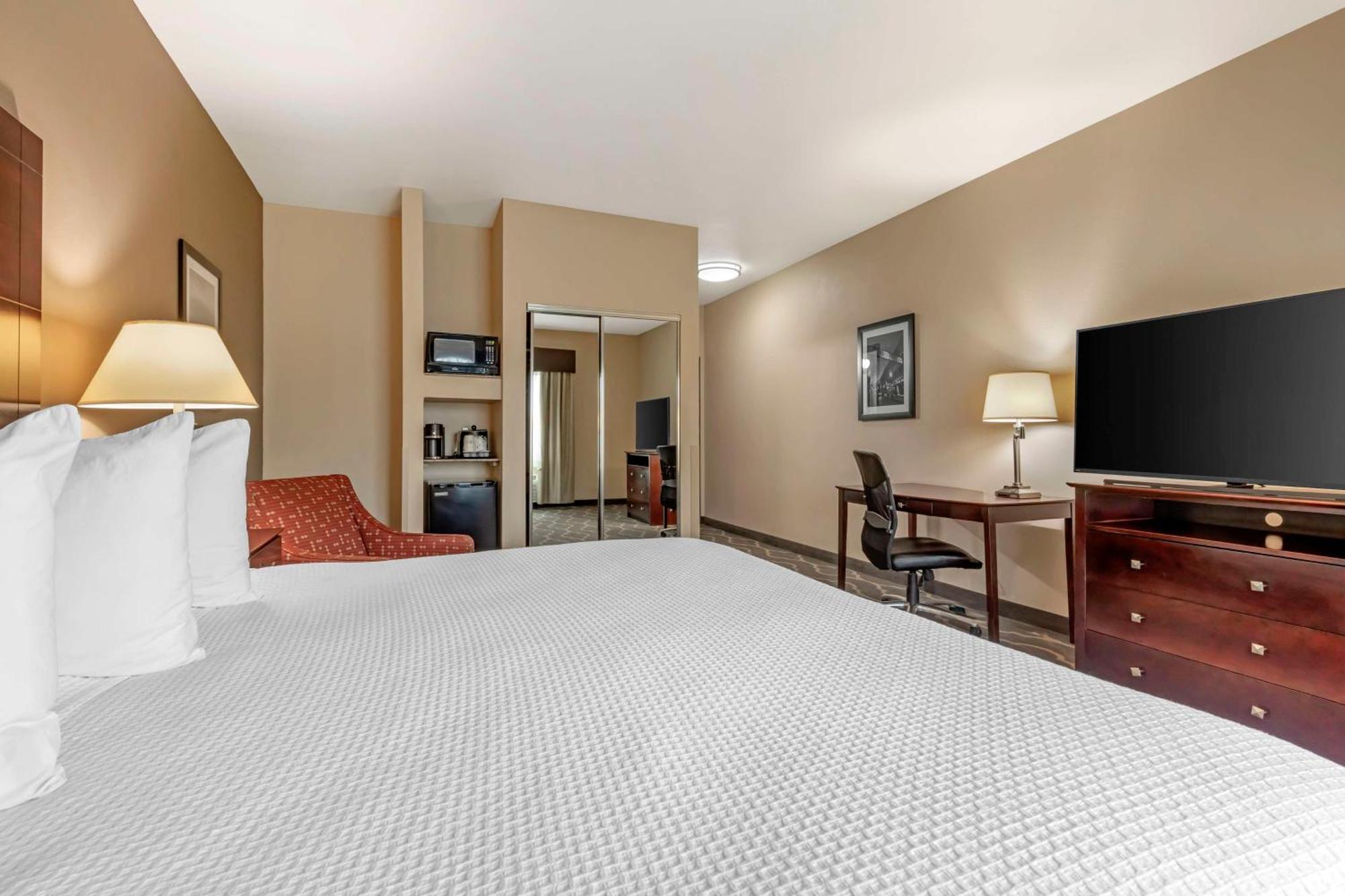 Best Western Plus Burleson Inn & Suites Экстерьер фото